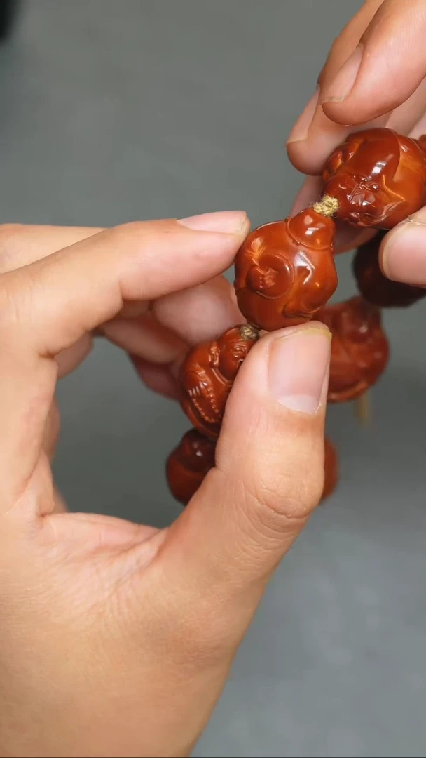 【闪购商品】橄榄核吊坠八大财神王月