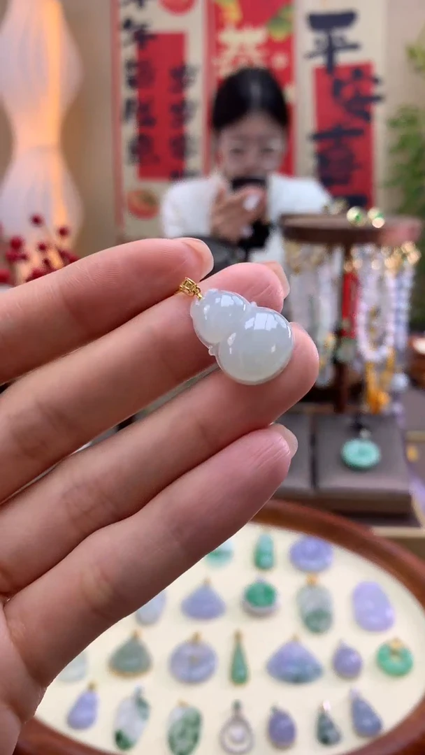 【闪购商品】翡翠颈饰18K金镶嵌葫芦