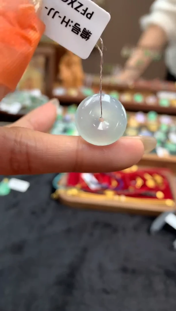 【闪购商品】翡翠颈饰未镶嵌平安扣
