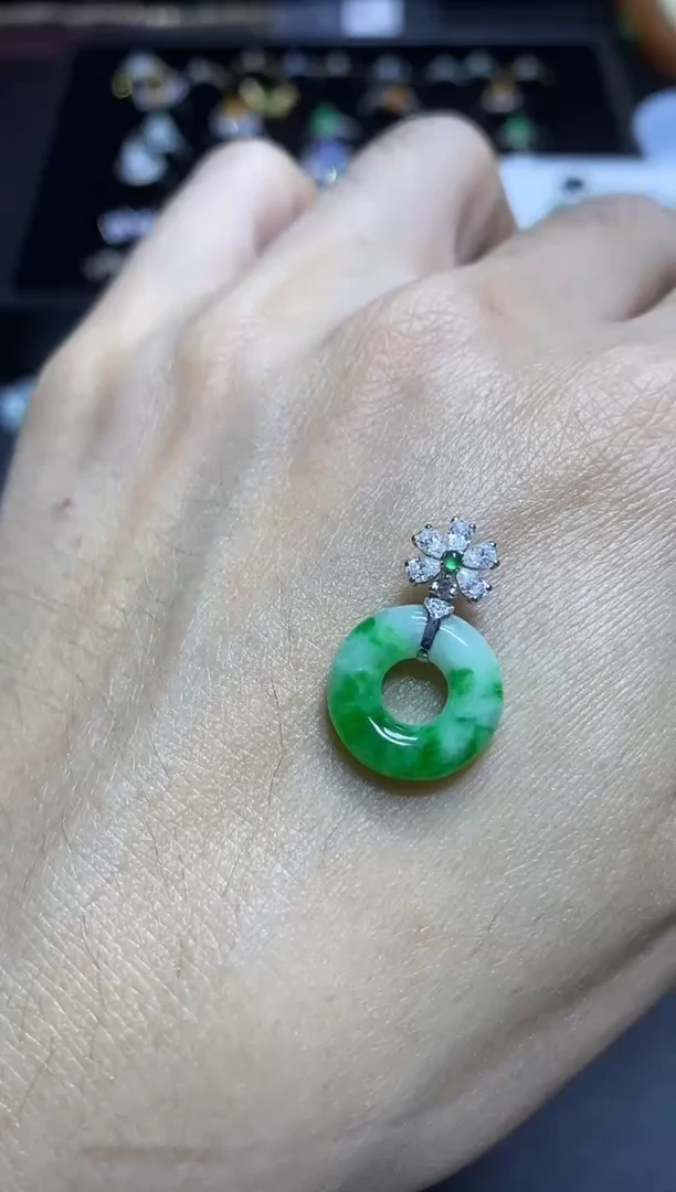 翡翠18K金镶嵌吊坠(不含链)1