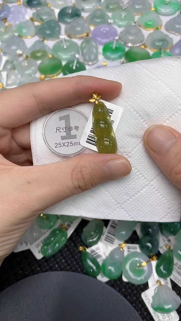 颈饰18K金镶嵌翡翠111111111111