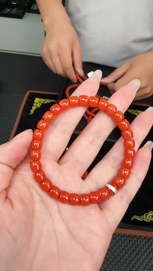 未镶嵌手串南红玛瑙一条，约7mm，多样性发一件
