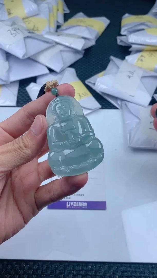 翡翠未镶嵌颈饰