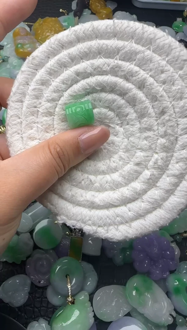 颈饰未镶嵌翡翠缅甸翡翠吊坠