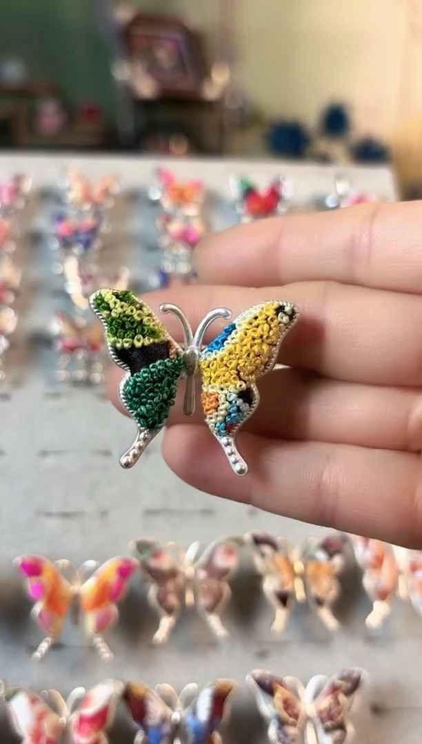 彩云南阁非遗老绣饰品662*