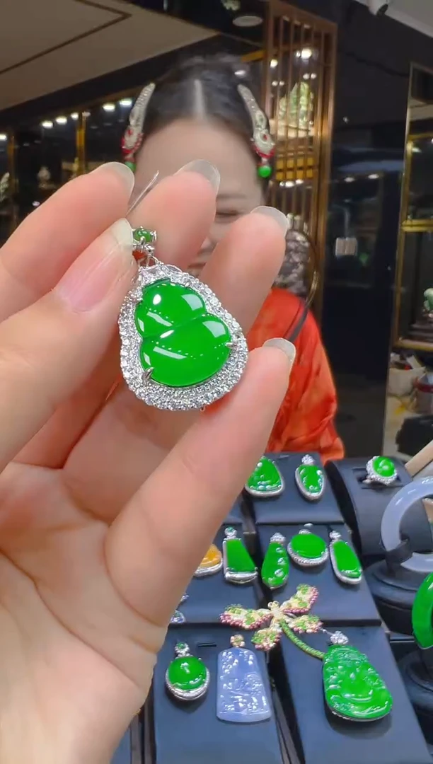 翡翠银S925镶嵌吊坠(赠链)022（多样性发其一）