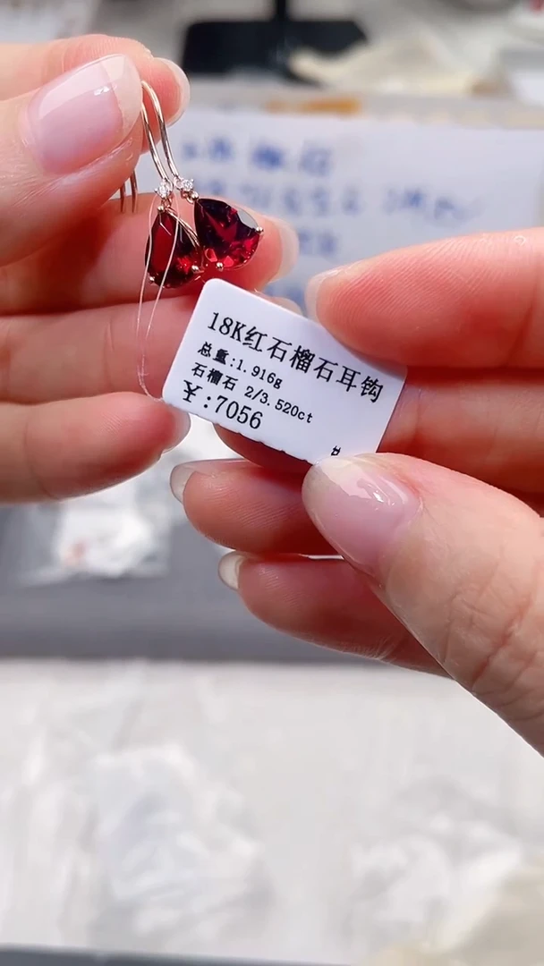 石榴石耳饰18K金镶嵌规划局