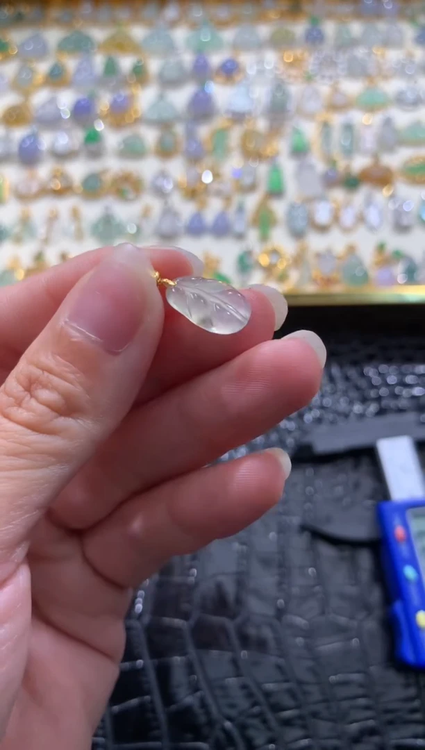 颈饰18K金镶嵌翡翠翡翠