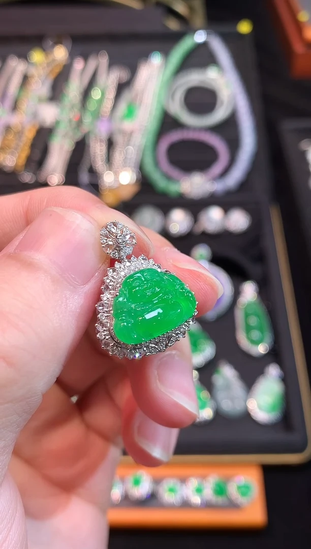 吊坠(赠链)18K金镶嵌翡翠满绿阳绿小佛公