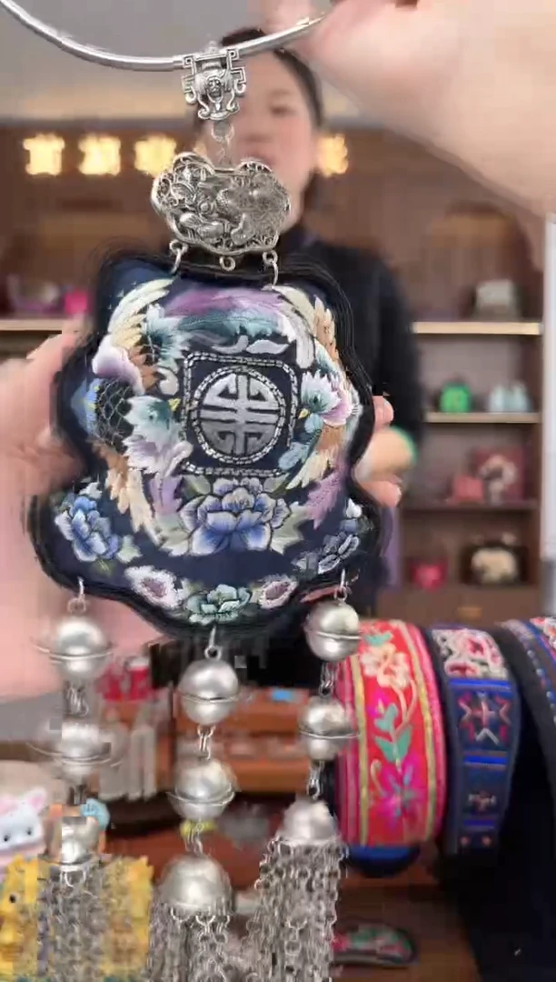 【闪购商品】织绣扶光苗绣传承L16