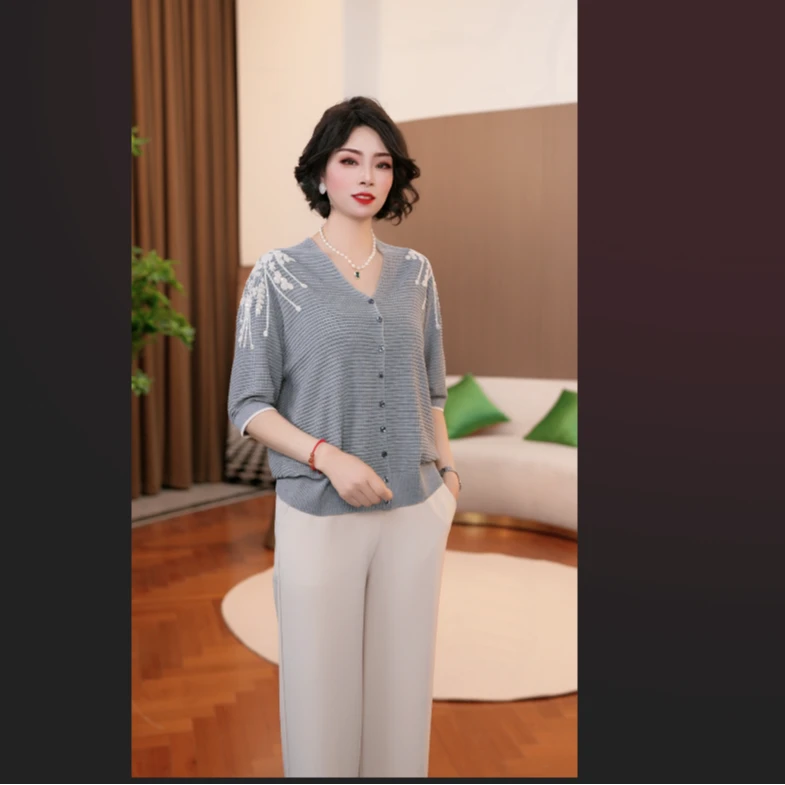 2025新款洋气中老年雅丹风中年妈妈春装女装春夏季针织上衣