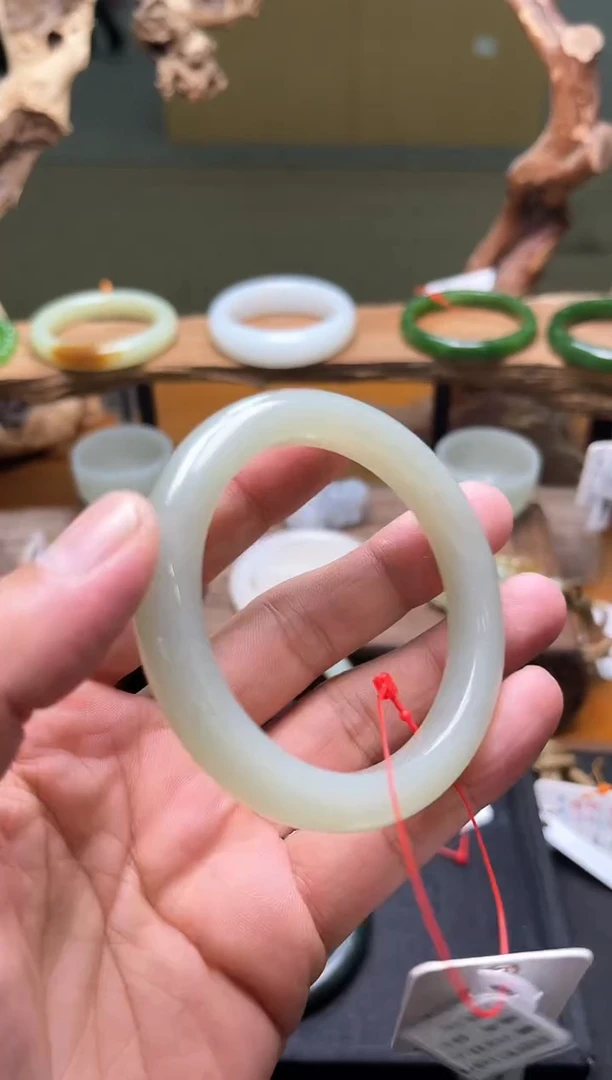 未镶嵌手镯和田玉且末青白手镯 56圈31365