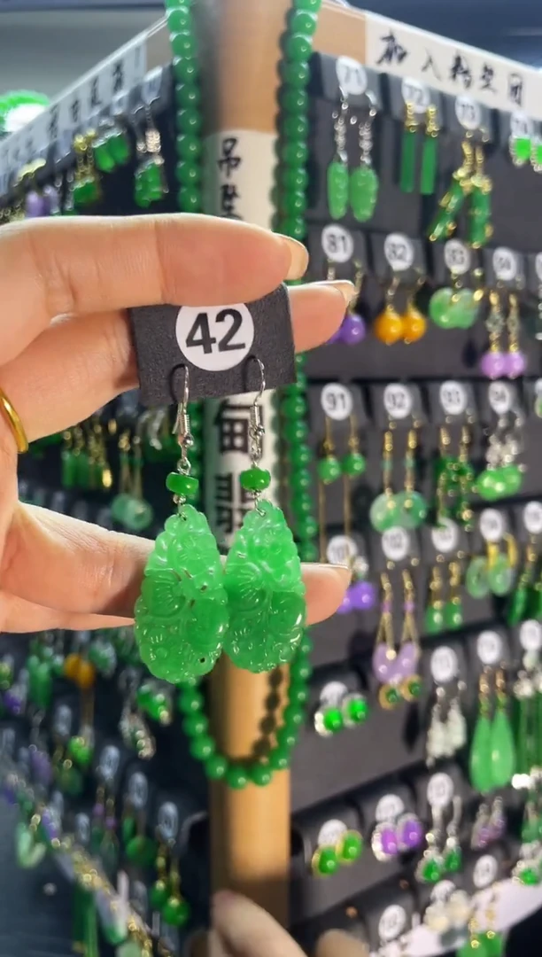 【闪购商品】翡翠耳饰银S925镶嵌42...