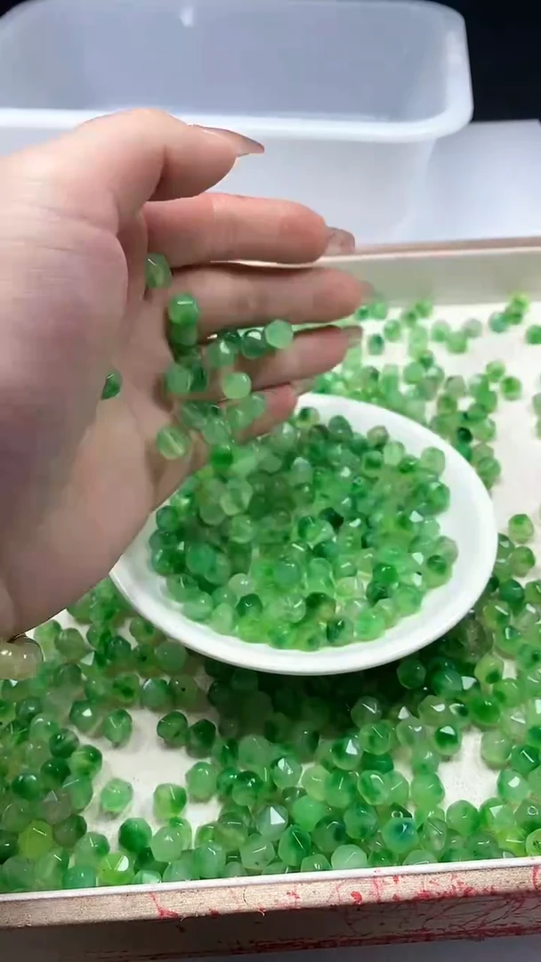 【闪购商品】玛瑙/玉髓颈饰未镶嵌w2290绿飘花切面8mm*20颗