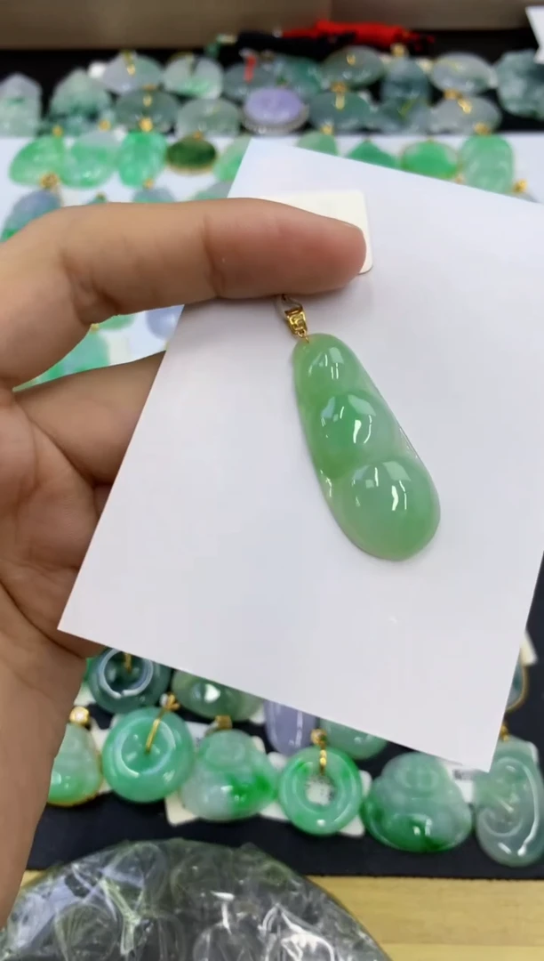 颈饰18K金镶嵌翡翠111111