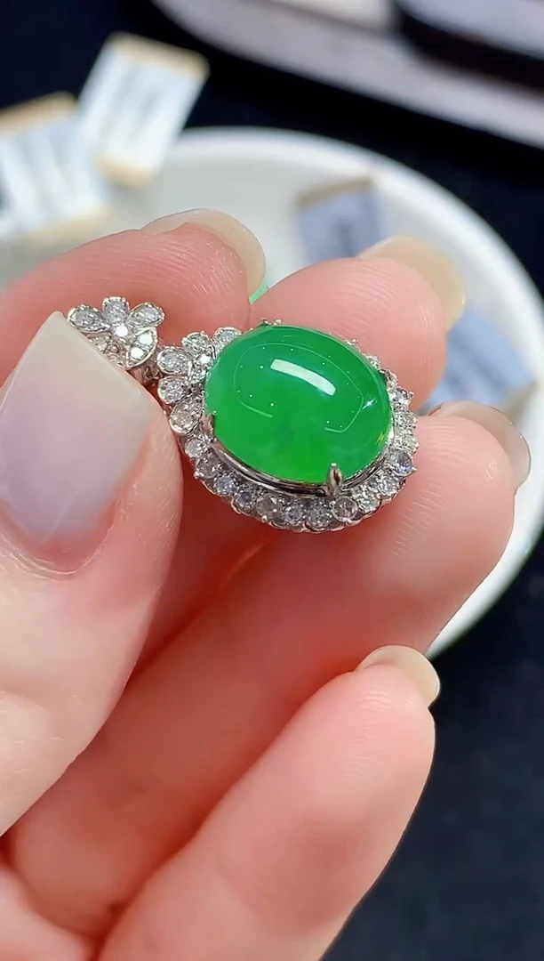 吊坠(不含链)18K金镶嵌翡翠多样性发其一