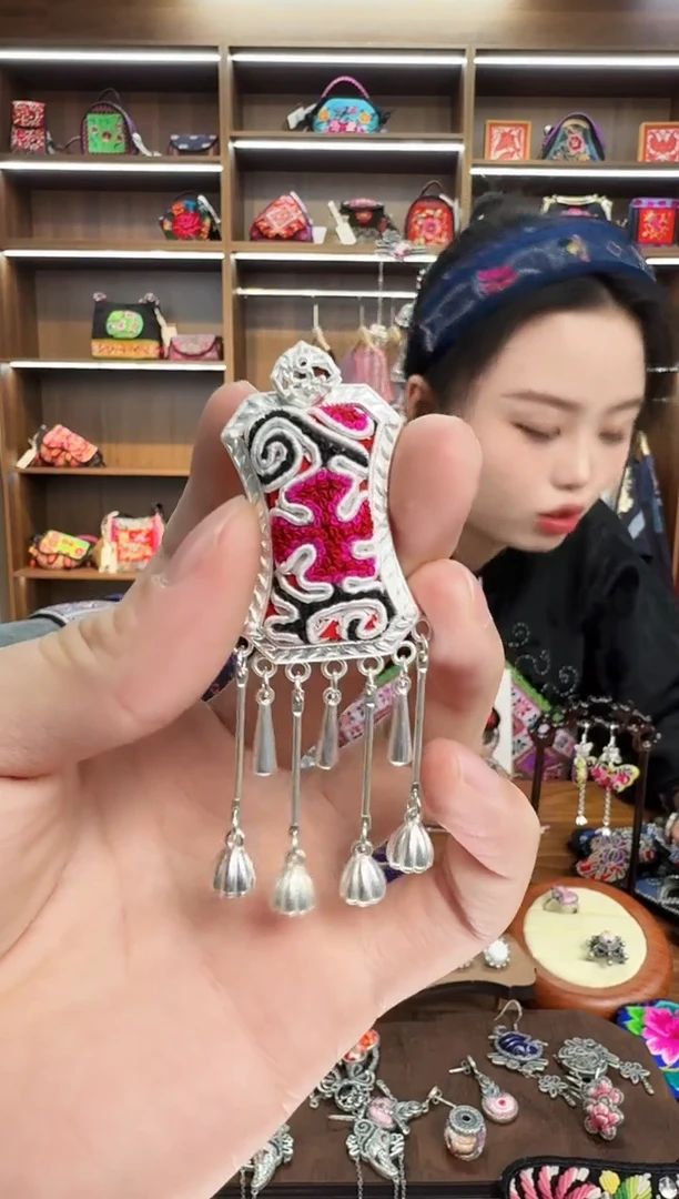 【闪购商品】织绣198蒙阿苏苗绣传承