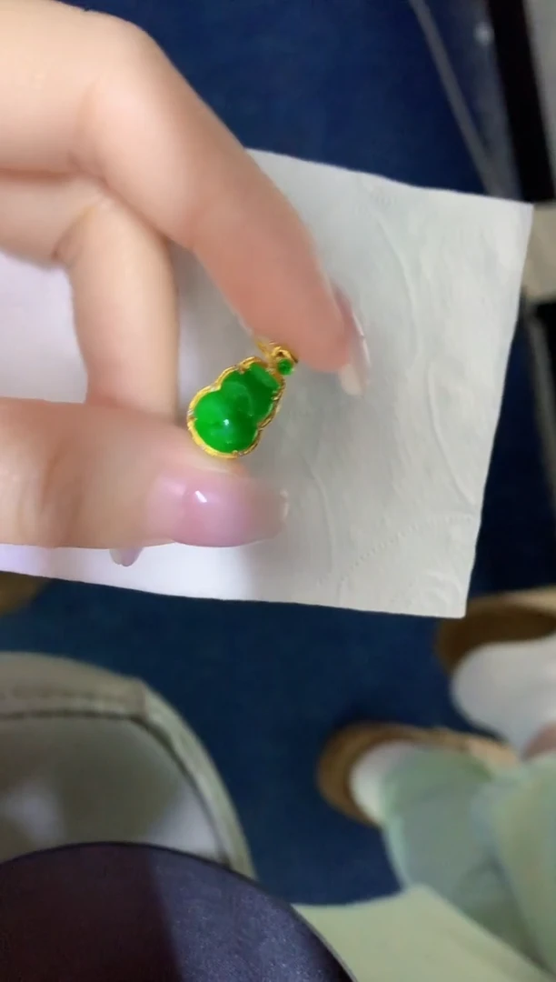 颈饰18K金镶嵌翡翠缅甸天然翡翠A货