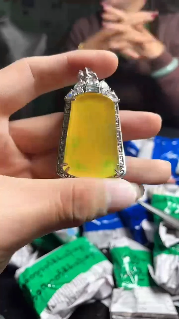 猛子收货满黄无事吊坠