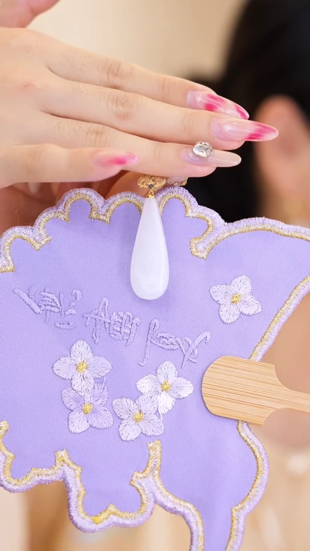 18K金镶嵌和田玉耳坠18K金镶和田玉耳坠ZS