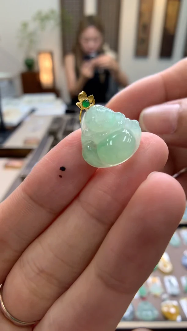 颈饰18K金镶嵌翡翠佛公
