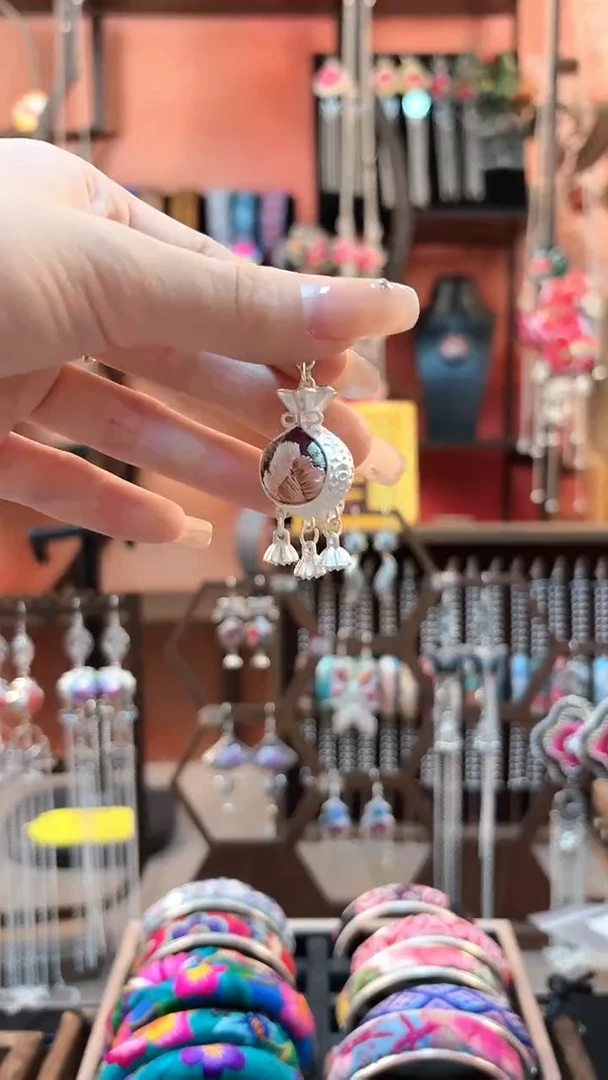 织绣云织谣民族风精美饰品 60*