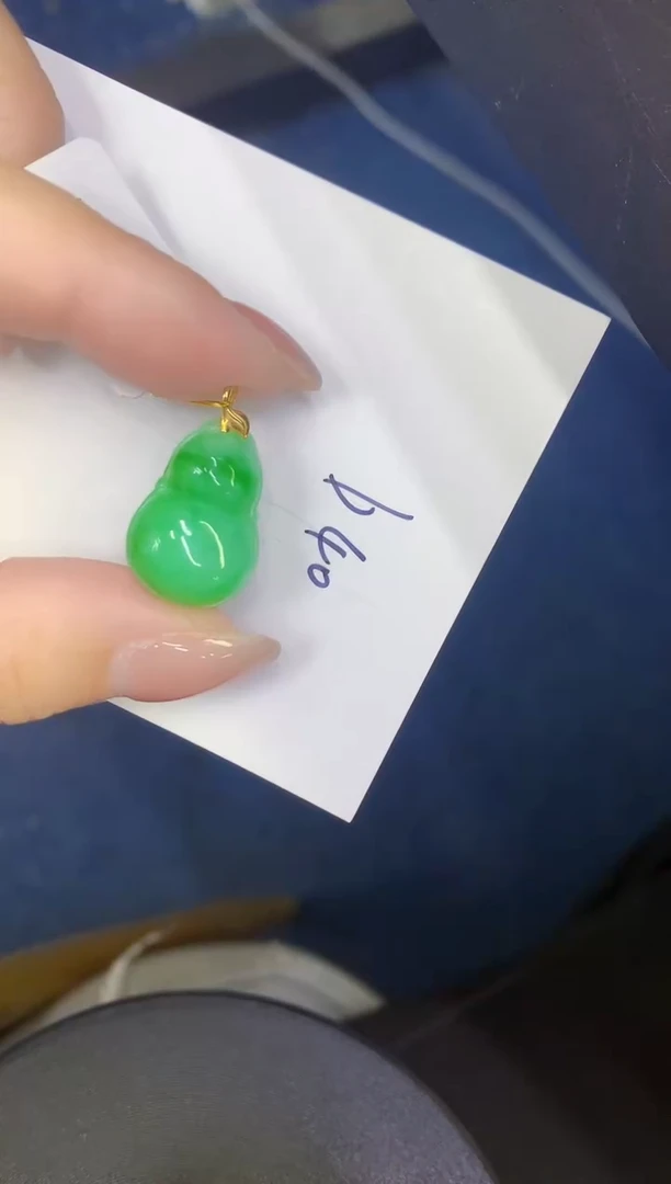 颈饰18K金镶嵌翡翠缅甸天然翡翠A货