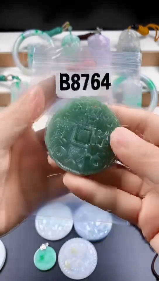 颈饰未镶嵌翡翠天然翡翠吊坠挂件