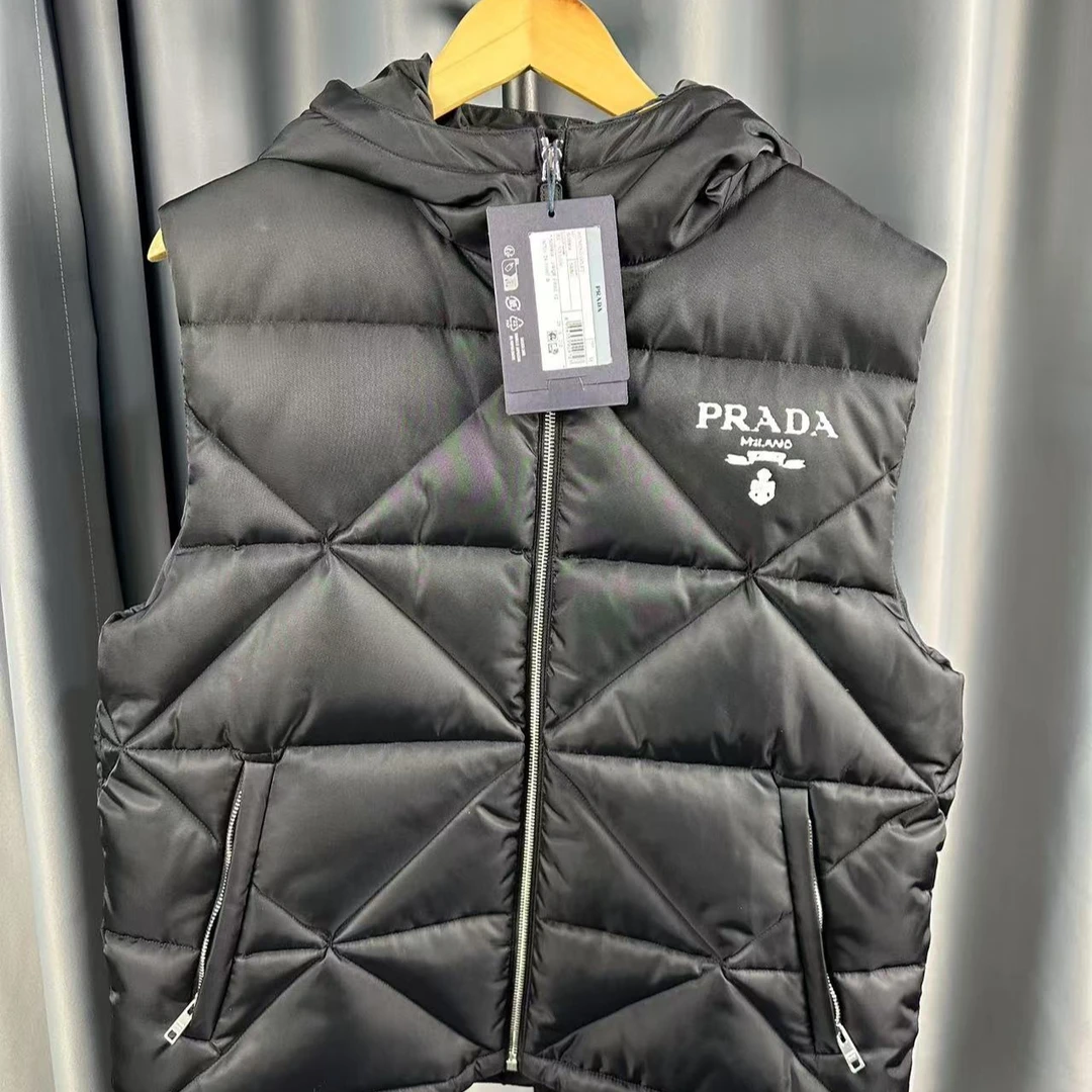 99新 Prada/普拉达 秋冬纯色菱形格纹无袖羽绒马甲