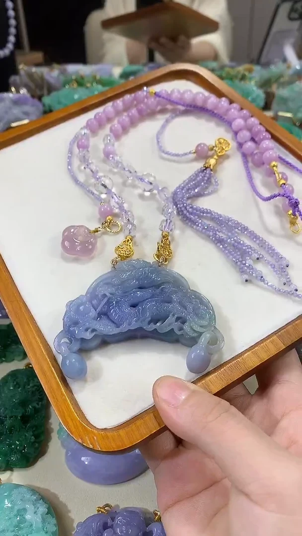 颈饰未镶嵌翡翠吊坠