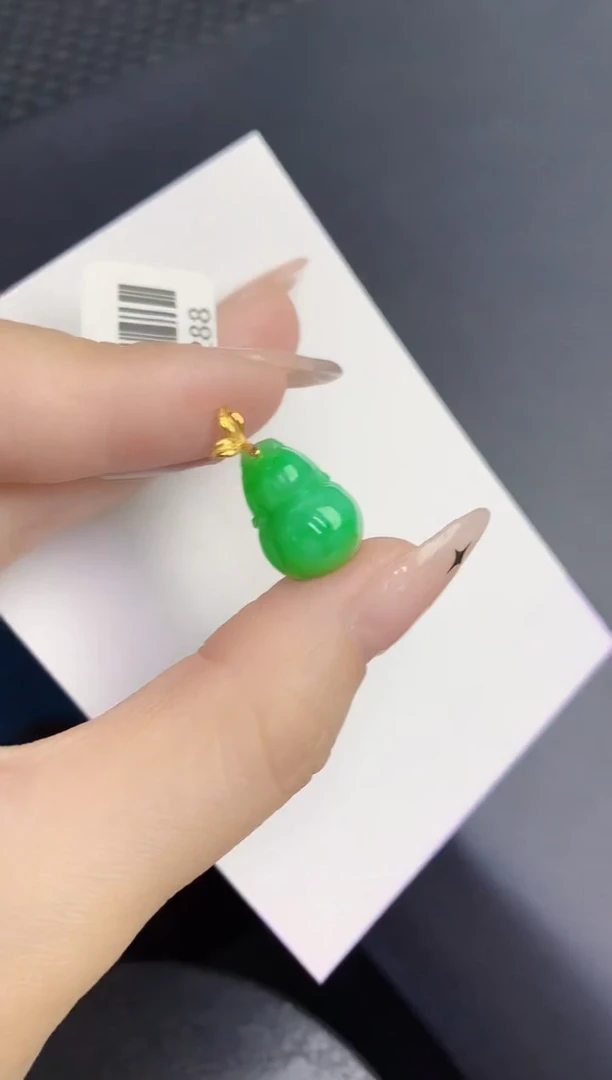颈饰18K金镶嵌翡翠缅甸天然翡翠A货