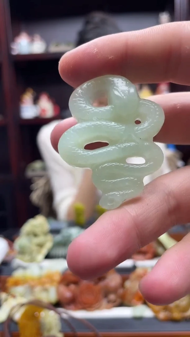 岫玉未镶嵌吊坠·