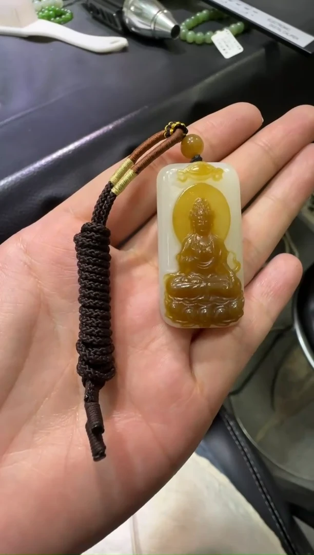 吊坠(赠链)未镶嵌和田玉金山糖白观音牌子（产地直发）