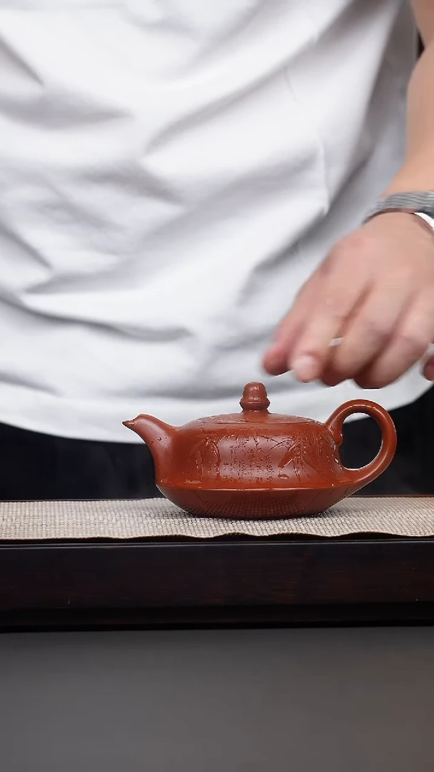 茶壶紫砂朱泥刻绘曲壶