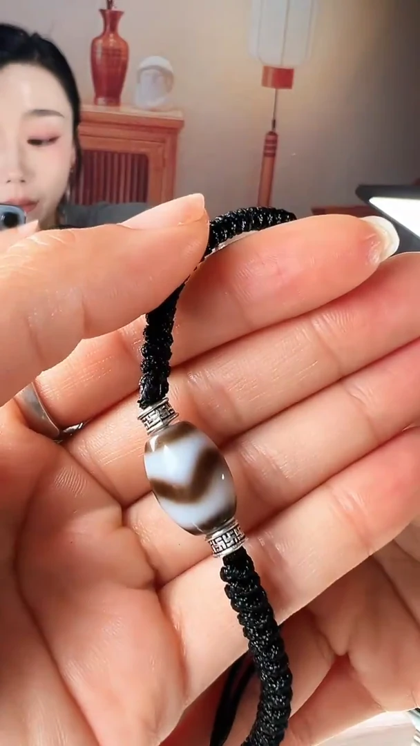 玛瑙/玉髓颈饰未镶嵌虎牙