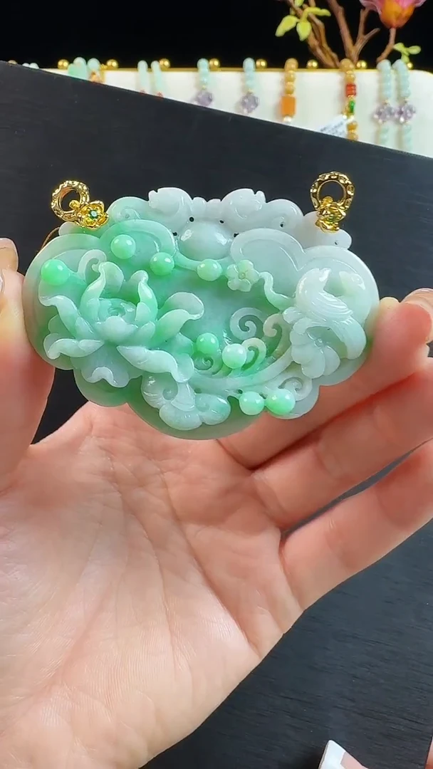 颈饰未镶嵌翡翠报喜鸟