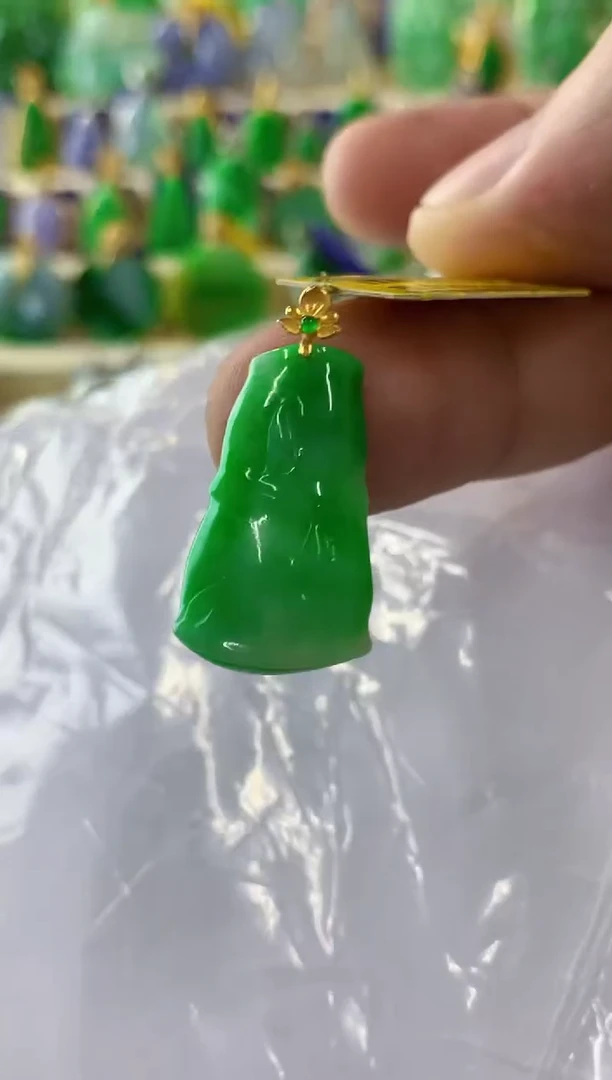 翡翠18K金镶嵌吊坠(不含链)缅甸翡翠挂件