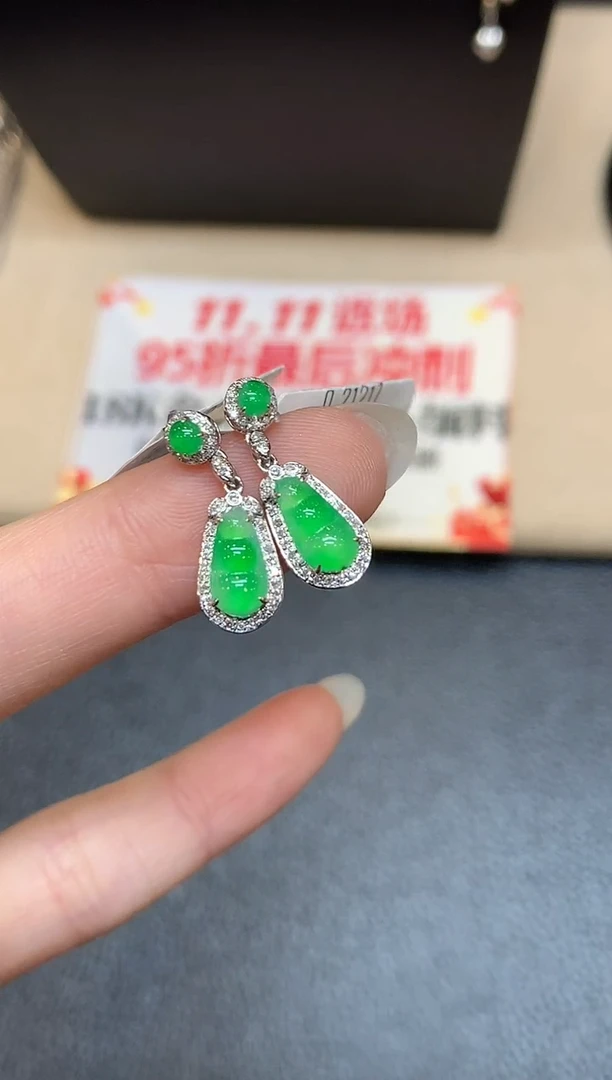 18K金镶嵌翡翠耳饰福豆【无服务费