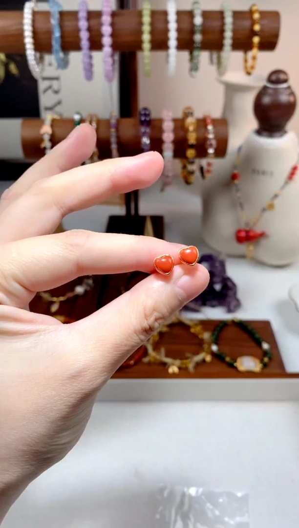 【闪购商品】南红玛瑙耳钉银S925镶嵌爱心南红耳钉