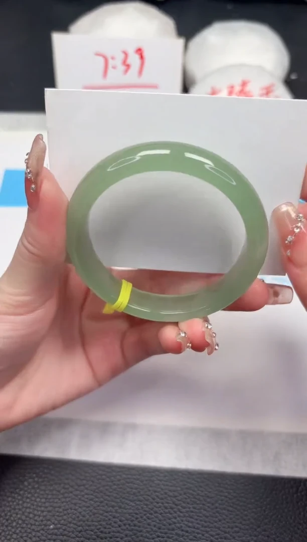 【闪购商品】石英质玉手镯未镶嵌13-56.2