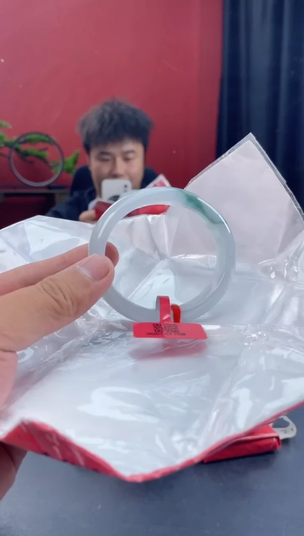 未镶嵌手镯（贵妃镯）翡翠2