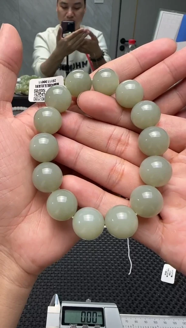 未镶嵌手串和田玉青白玉手串卡16 有裂
