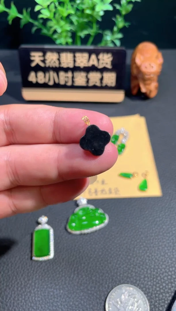 颈饰18K金镶嵌翡翠翡翠