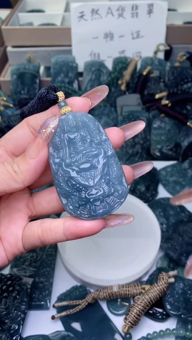 翡翠未镶嵌颈饰