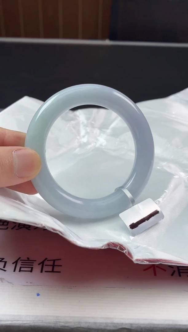 翡翠手镯未镶嵌纯天然A货翡翠手镯