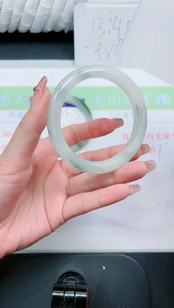 【闪购商品】石英质玉手镯未镶嵌296