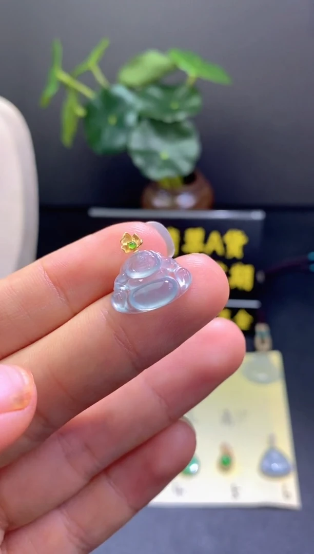 翡翠18K金镶嵌颈饰翡翠吊坠