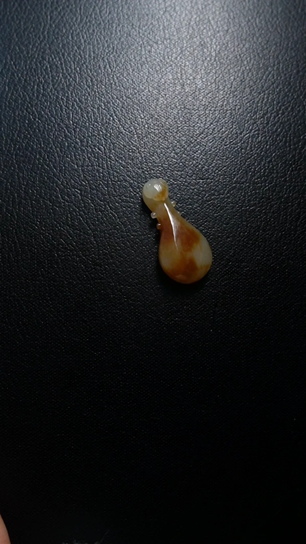 颈饰未镶嵌和田玉吊坠