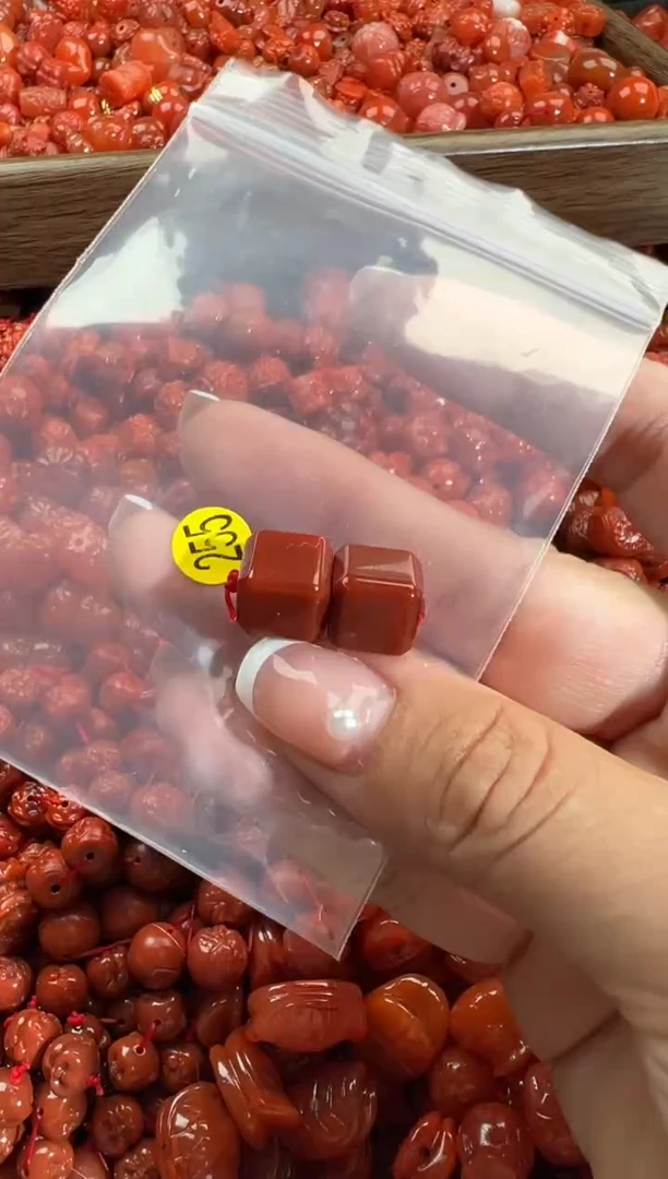 颈饰未镶嵌南红玛瑙1