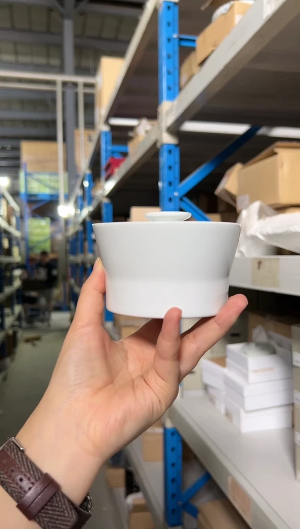 瓷片白山　ミストホワイト　蓋物大